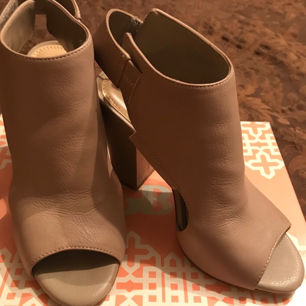 Gianni Bini Peep Toe Shoe